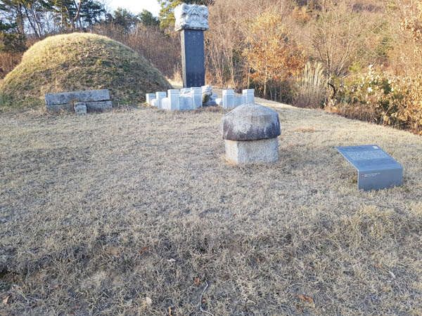 [기계유씨 석조보실], 1690년 추정, 기계유씨 충목공파 부호군은공 보은종중 소장, 충청북도 민속문화유산 지정. [사진 제공 – 이양재]