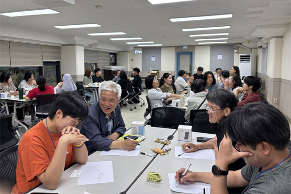 4.9통일평화재단에서 주최한 활동가 대회의 조별모임. [사진 – 문영임]