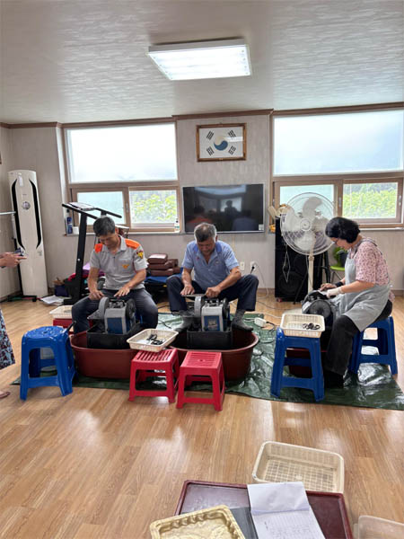 김성보 단장과 함께 한 칼갈이 나주 봉사단. [사진 – 문영임]