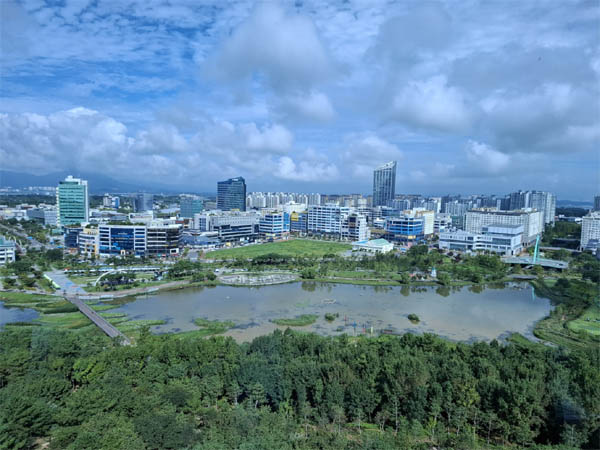 빛가람 전망대에서 내려다 본 나주 혁신도시. [사진 – 문영임]