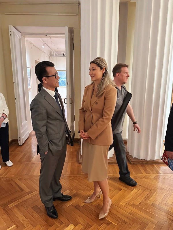 조선 인사와 마리나 김. [사진 출처 - 마리나 김 텔레그램 채널]