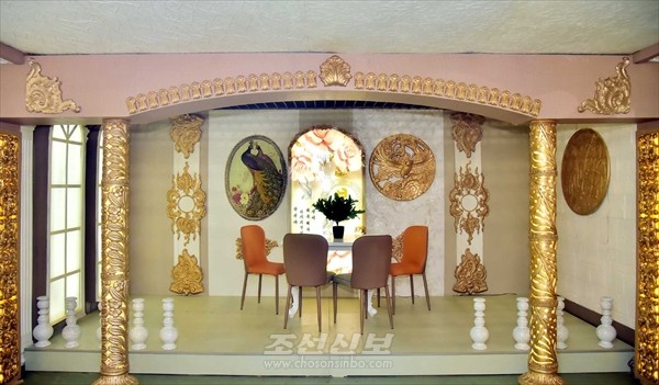 경소마그네샤 장식판으로 시공한 살림방. [사진-조선신보 갈무리]