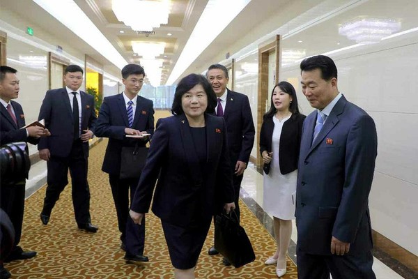 최선희 북한 외무상이 중국 방문을 위해 27일 전용기편으로 평양을 출발했다. [사진-노동신문]