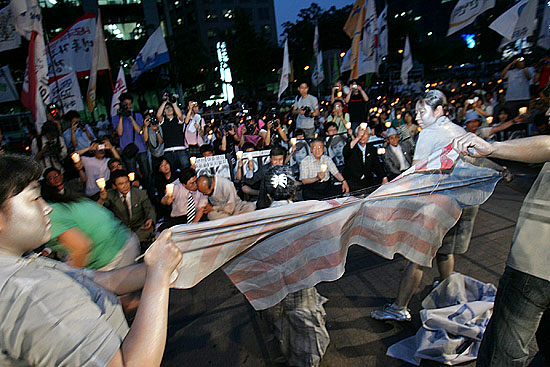 서울 광화문 청계광장에서 열린 고 신효순, 심미선 사망 5주기 범국민 촛불문화제. [자료사진 - 통일뉴스]