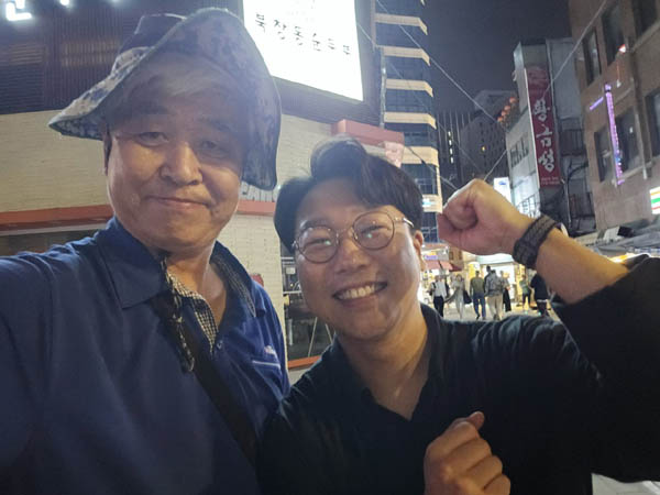 오랜만에 만난 구본기 서울촛불행동 공동대표와도 찰칵!  [사진 - 통일뉴스 하태한 통신원]