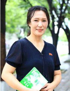 북한의 첫 위포국가창작상 수상자인 장편소설 『청춘을 푸르게 하라』의 작가 최련 [사진-노동신문]