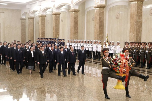 통룬 시술리트 라오스 국가주석이 1박2일 일정을 마치고 8일 평양을 출발했다. [사진-노동신문]