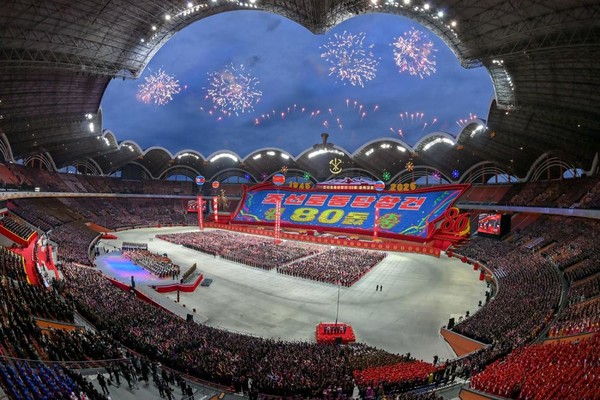 당 창건 80돌 경축 대집단체조와 예술공연 '조선로동당 만세'가 열린 5.1경지장 전경  [사진-노동신문]