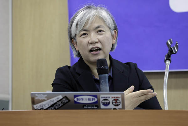 이정희 대표는 인종 혐오표현을 금지하는 법안부터 추진하는 현실적 방안을 제안했다. [사진 - 통일뉴스 김래곤 기자]