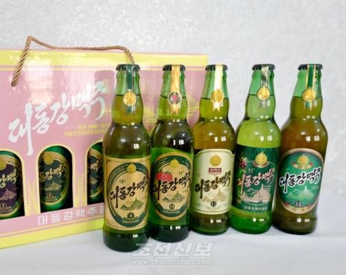 대동강맥주공장에서 9번부터 13번까지의 맥주를 새로 개발하였다. [사진-조선신보 갈무리]