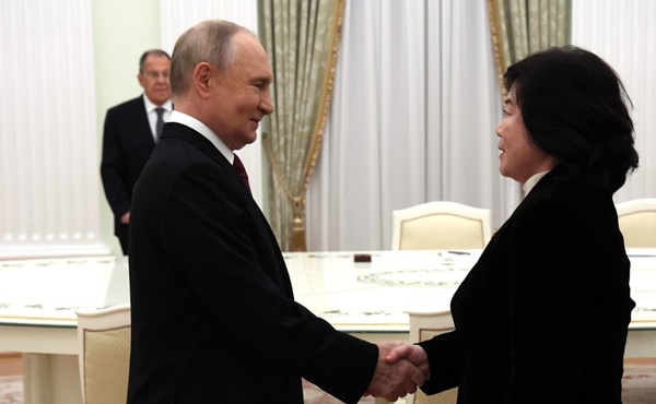 27일 푸틴 러시아 대통령을 예방한 최선희 북 외무상. [사진-주북러시아대사관]