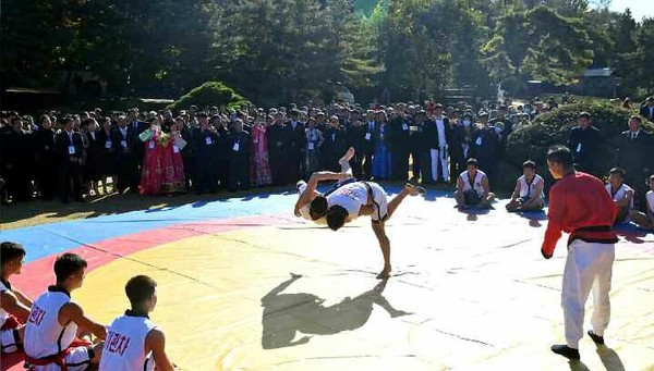 씨름경기 [사진-노동신문]