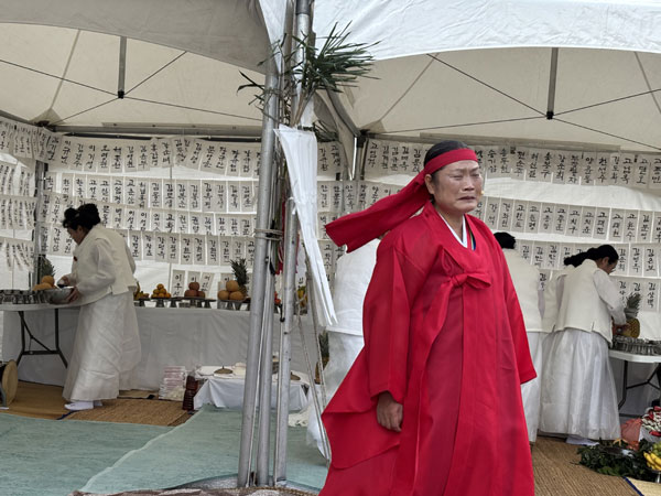 제주큰굿보존회 서순실 심방. [사진 – 문영임]