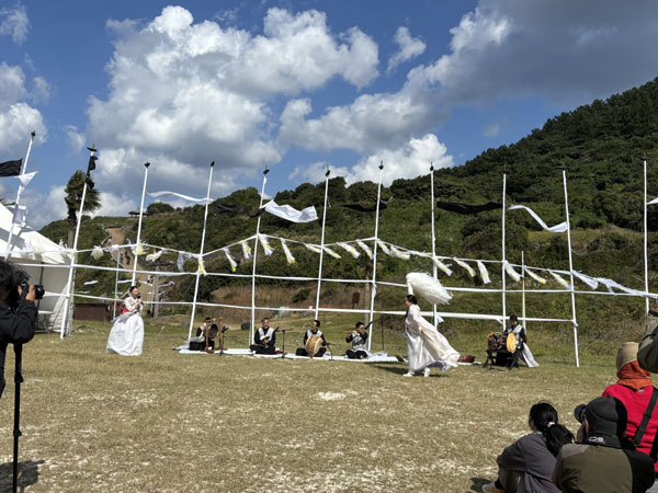 미로의 추모공연. [사진 – 문영임]