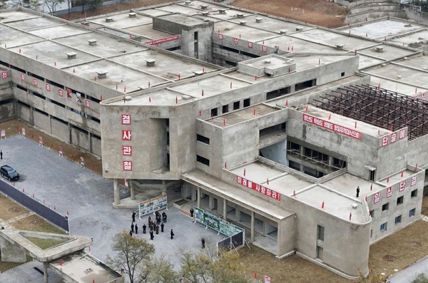 학용품공장과 교구비품공장 전경 [사진-노동신문]