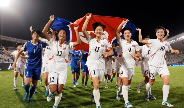 '2025 FIFA U-17 여자월드컵'에서 네덜란드를 3:0으로 완파하고 기뻐하는 북한 선수들. [사진출처-FIFA 홈페이지]