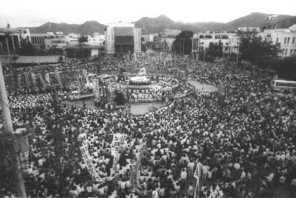 5월 분신 정국의 민주화 투쟁. [사진 제공 – 문영임]