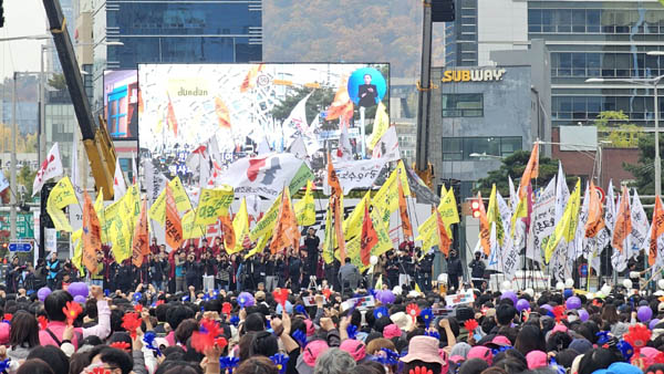 깃발 입장. [사진 - 통일뉴스 하태한 통신원]