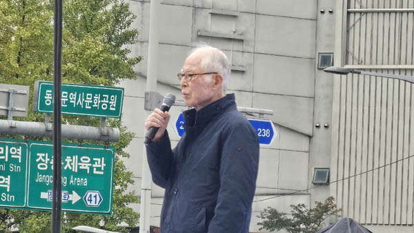 권영길 전 민주노총 초대 위원장이 노익장을 과시했다. [사진 - 통일뉴스 하태한 통신원]