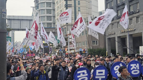 공무원노조도 공무원 정치 기본권 쟁취를 내걸었다. [사진 - 통일뉴스 하태한 통신원]