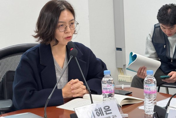 이혜은 한림대 의과대학 교수가 전문가 발언을 하고 있다. [사진제공-민주노총]