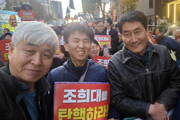 오늘도 지난주에 이어 홍사훈 기자와 정필승 변호사가 참석했다. [사진 - 통일뉴스 하태한 통신원]