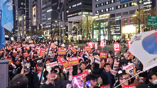 정리집회 중인 참가자들. [사진 - 통일뉴스 하태한 통신원]