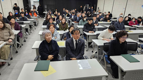이날 추모제에는 유가족과 시민사회단체 관계자 등이 참석했다. [사진 - 통일뉴스 김치관 기자]
