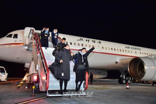 2026년 설맞이공연에 참가하는 재일조선학생소년예술단이 4일 평양에 도착했다. [사진-조선신보 갈무리]