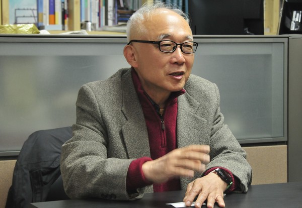 신문사 퇴사 후에도 현대사와 동아시아 평화를 주제로 여러 저술활동을 해 온 김 이사장은 기자출신이 다룰 수 있는 신뢰할 수 있는 중요한 기록을 계속 남기고 싶다고 말했다. [사진-조천현]