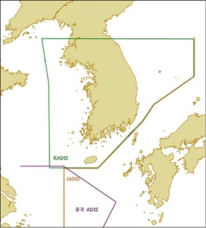 한국, 중국, 일본의 방공식별구역. 겹치는 구역 때문에 논란이 끊이지 않고 있다. [자료-국방부]