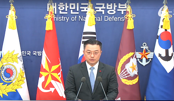 15일 오전 브리핑하는 이경호 국방부 부대변인. [사진 갈무리-ebrief]