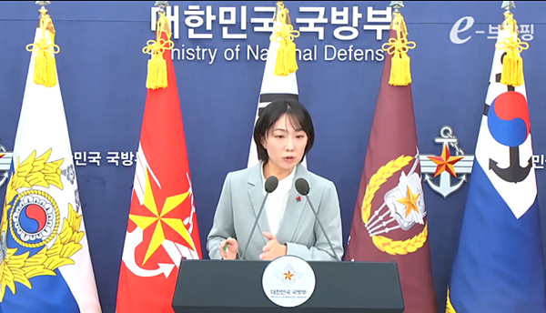 17일 브리핑하는 정빛나 국방부 대변인. [사진 갈무리-ebrief]