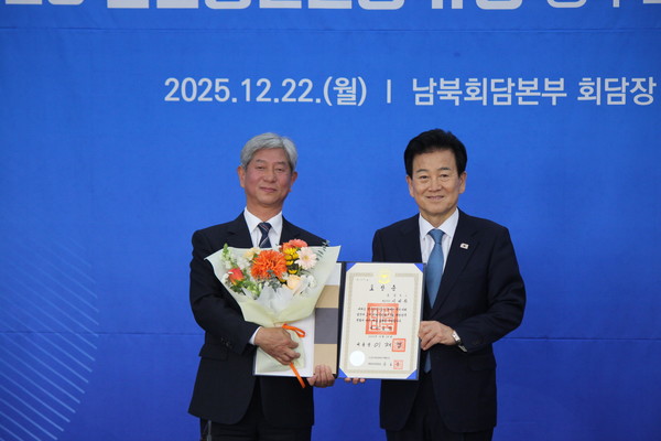 이계환 통일뉴스 발행인 겸 대표이사가 22일 민간 통일운동을 통해 국가 사회 발전에 이바지한 공로를 인정받아 국민포장을 수상했다. [사진-통일뉴스 이승현 기자]