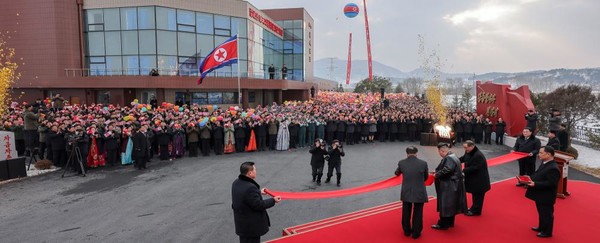 은산종이공장 준공식 [사진-노동신문]