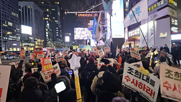 무사히 행진을 마치고 정리집회를 하였다. [사진 - 통일뉴스 하태한 통신원]