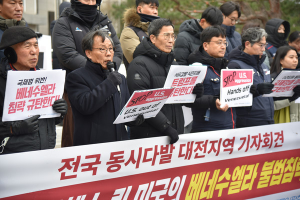 박규용 평화주권행동 평화너머 대전세종충남본부 상임공동대표가 기자회견에서 규탄발언을 하고 있다. [사진-통일뉴스 임재근 객원기자]