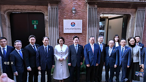 7일 '임시정부 상하이 청사'를 찾은 이 대통령. [사진 갈무리-이재명 유튜브]