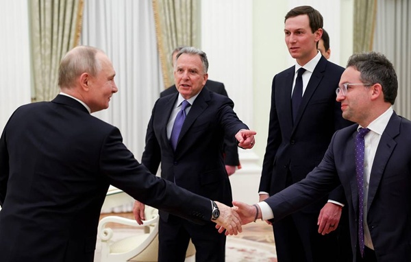 22일 모스크바에서 미국 대표단과 만난 푸틴 러시아 대통령. [사진 갈무리-타스통신]