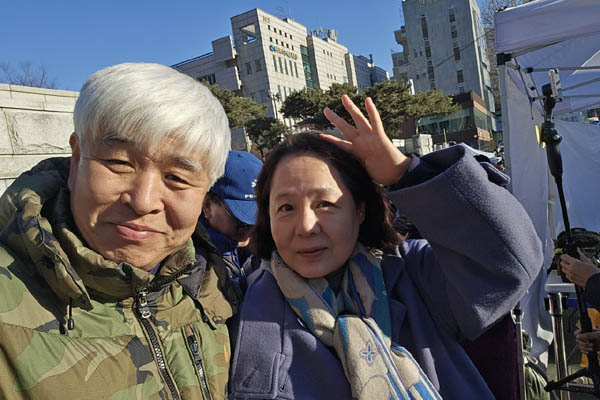 '통일의 꽃' 임수경 전 의원과도 반갑게 찰칵! [사진 - 통일뉴스 하태한 통신원]