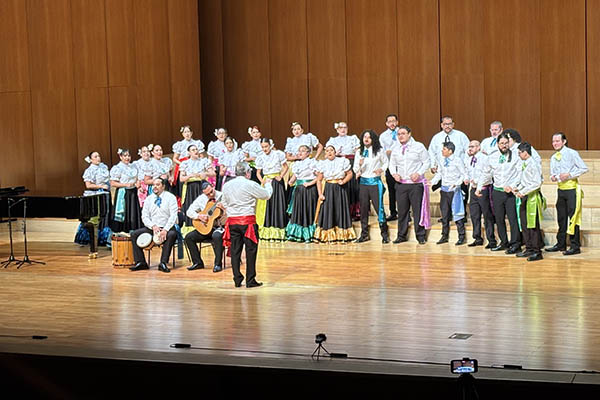 El Café Coral, 코스타리카 합창단. [사진 – 문영임]