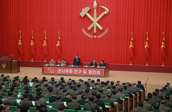당 제9기 계획을 결정서에 반영하기 위해 진행된 군사부문 연구 및 협의회 모습 [사진-노동신문]