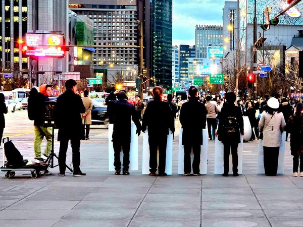 ‘주권 찾기 서울 행동’ 참가자들이 한미연합군사연습 중단을 촉구하며 집회를 마무리하고 있다. [사진제공-서울자주연합(준), 통일공방 이한복]