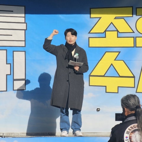 사회자 김지선 촛불행동공동대표 [사진-통일뉴스 하태한 통신원]