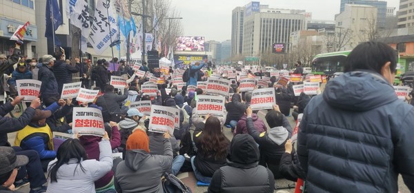 '검찰을 철저히 개혁하라' 피케팅  [사진-하태한 통일뉴스 통신원]