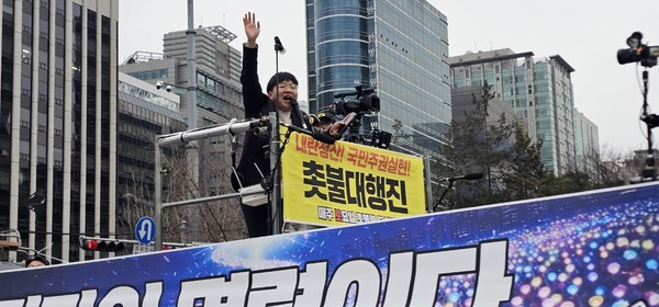 선도차 대진연 백륜 [사진-하태한 통일뉴스 통신원]