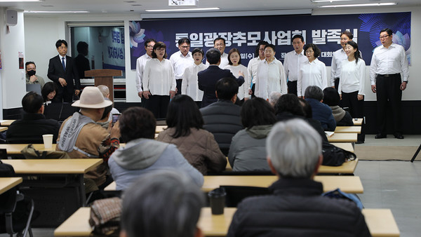 6·15합창단이 축하공연을 진행하고 있다. [사진-통일뉴스 김래곤 통신원]