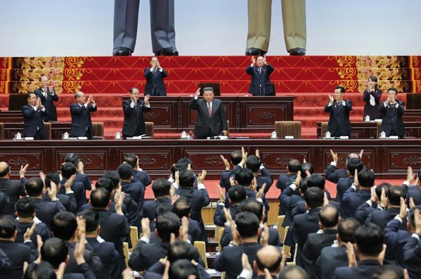 김정은 국무위원장이 22일 열린 최고인민회의에서 국무위원장으로 재추대됐다. [사진-노동신문]