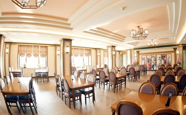 단고기요리전문식당 내부 [사진-노동신문]