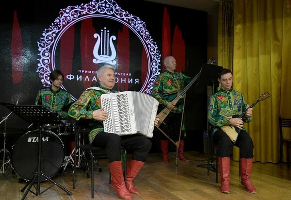 북한에서 열리는 제34차 4월의 봄 친선예술축전 참가를 위해 준비에 열중인 러시아 예술인들. [사진-노동신문 갈무리]
